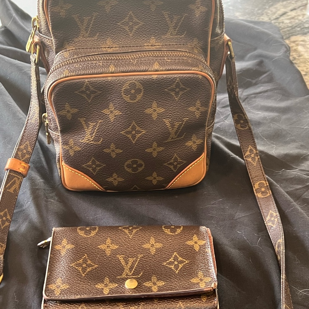 Louis Vuitton-Amazon crossbody with wallet- Authentic- very clean
